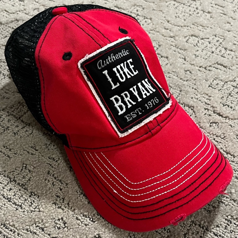 🎸 '18 Luke Bryan Est. 1976 Trucker Frayed Signature Under Brim Race Style Hat